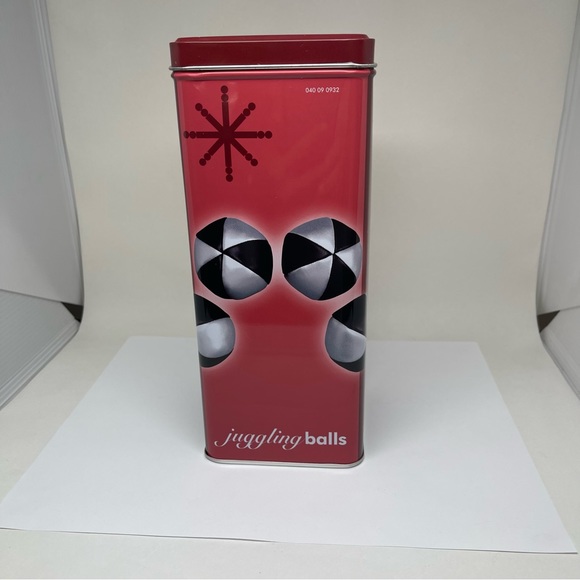 Juggling Balls in metal tin with instructions - Picture 8 of 12